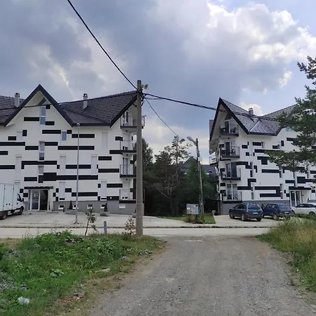 Triangle Apartment